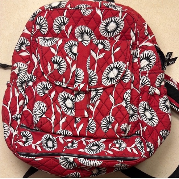 Vera Bradley Handbags - Gently used Vera Bradley Red Floral Quilted Backpack - Deco Daisy pattern